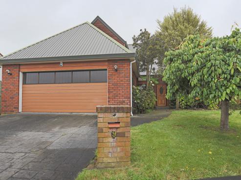 9 Caroline Crescent, Highbury