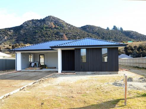 16 Snowberry Street, Albert Town