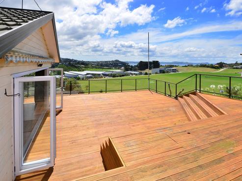 2/14 Delshaw Avenue, Stanmore Bay