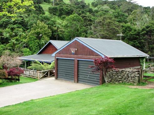 320 Neavesville Road, Puriri