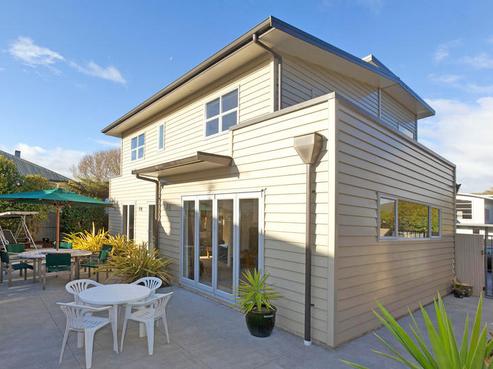 8B Bloomfield Terrace, Central Hutt