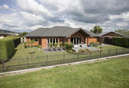 51 Oaklands Drive, Cambridge