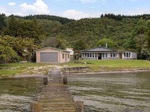 1263 State Highway 30, Horohoro