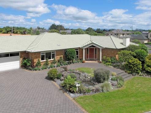 2 Castlewold Place, Huntington