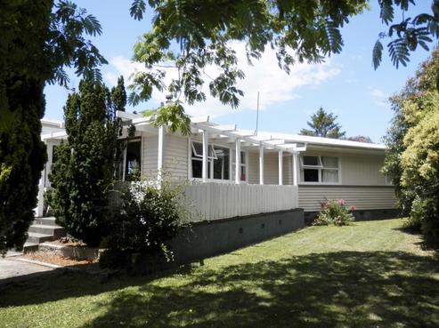 17 Clarence Cox Crescent, Pirimai