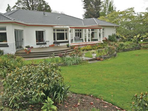 352 Lorne Dacre Road, Roslyn Bush