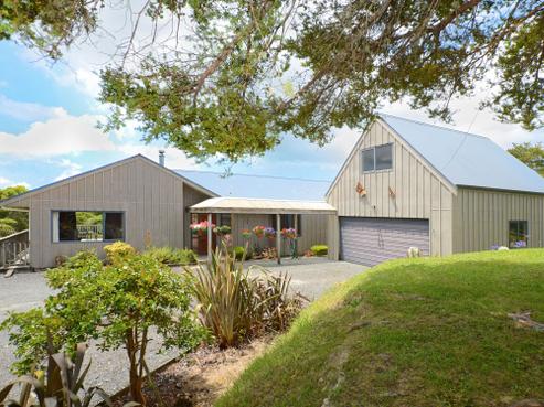 64 Longs Road, Hikurangi