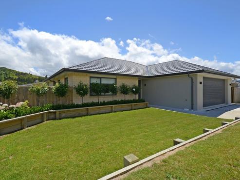 9 Greenstone Grove, Brown Owl