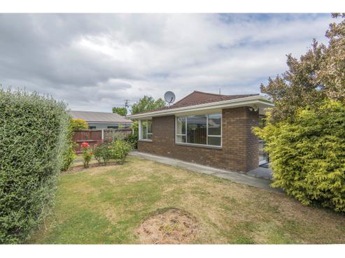 2/174 Harewood Road, Papanui