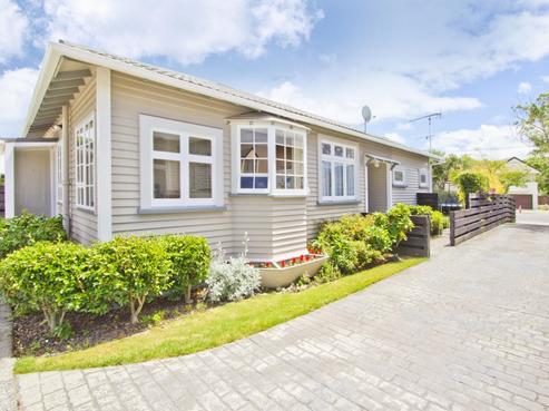 60 Hautana Street, Woburn