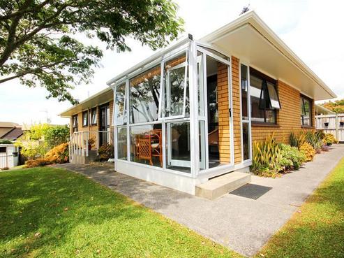 2/5 Milwaukee Place, Glendene