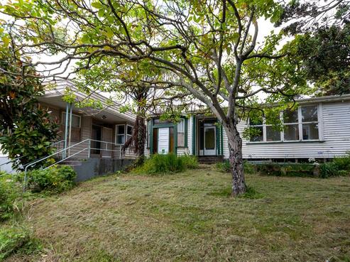 492 Devon Street East, Strandon