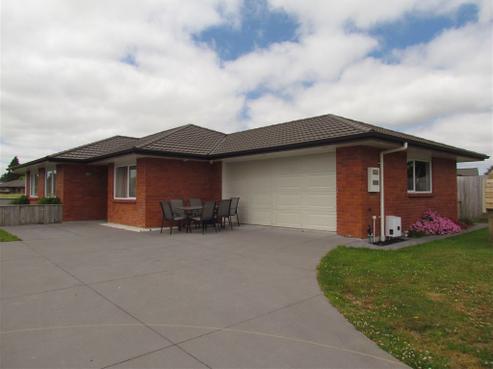 15A Estate Grove, Inglewood