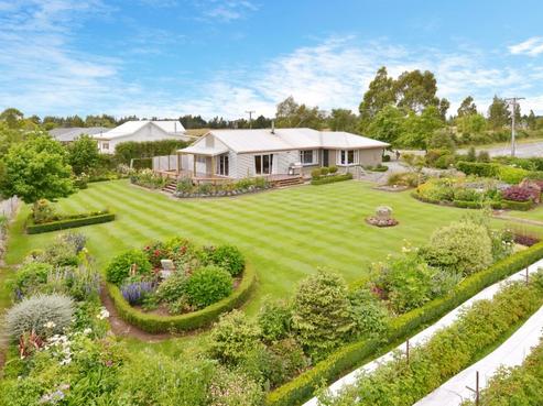 1888 Cust Road, Cust