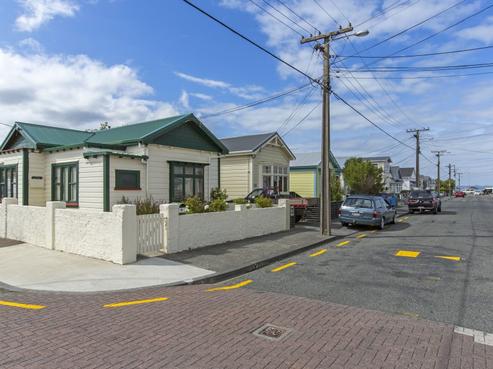 28 Beach Street, Petone