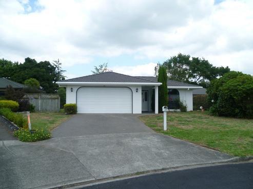 35 Reynolds Drive, Glenview