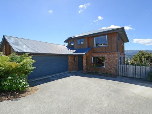 11 Colin Guppy Crescent, Riverstone Terraces