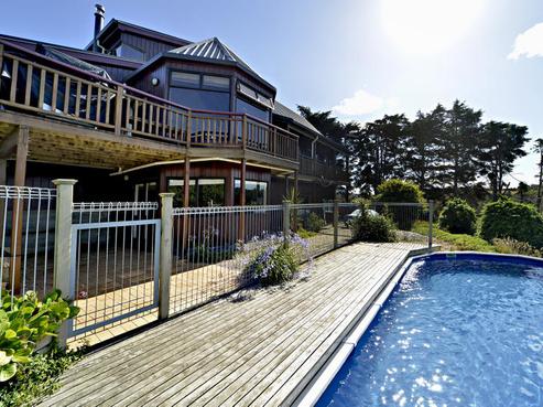 584 Pinnacle Hill Road, Bombay