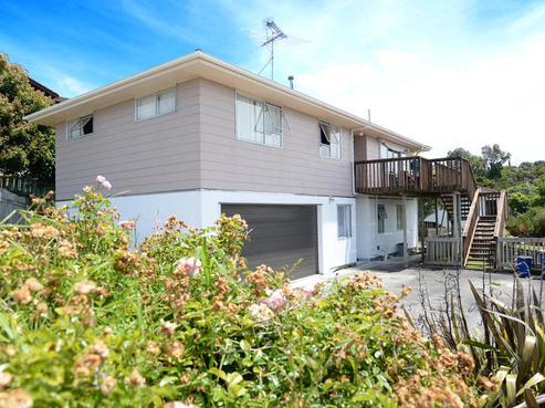 6 Trias Road, Totara Vale