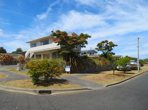 1 Aubrey Crescent, Rainbow Point
