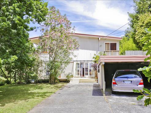 15 Rauhuia Crescent, Parau