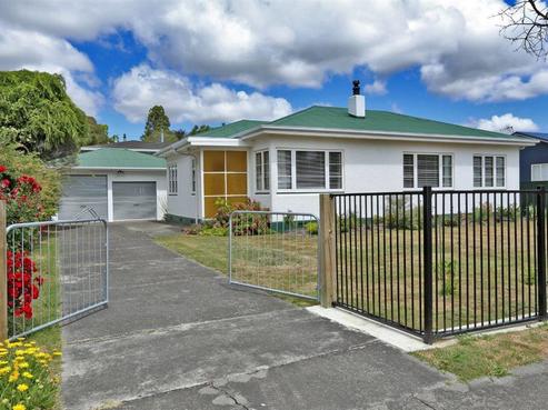 819 Churchill Street, Akina