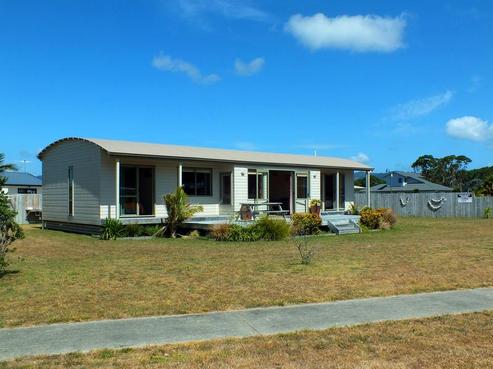 104 Benjamin Place, Matarangi