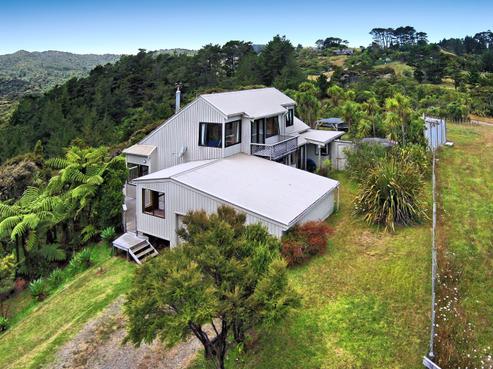 140 Lone Kauri Road, Karekare