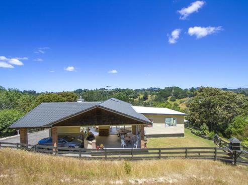 1190 East Coast Road, Redvale