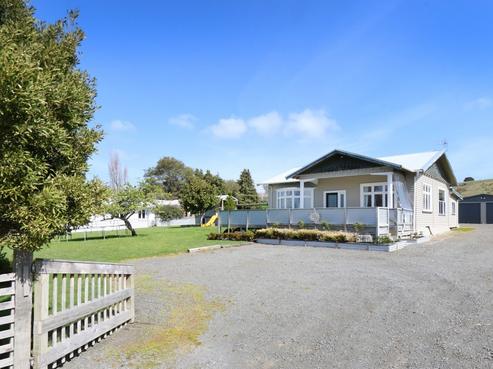 1099 Halcombe Road, Halcombe