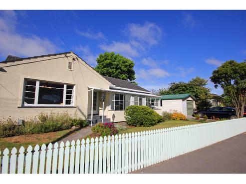 390 Linwood Avenue, Bromley