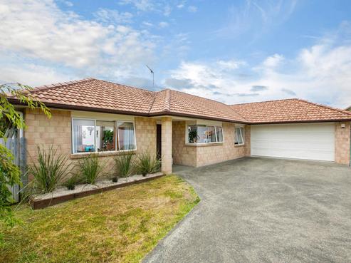 6 Lough Bourne Drive, Pukekohe