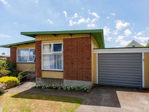 5 Paynters Avenue, Strandon