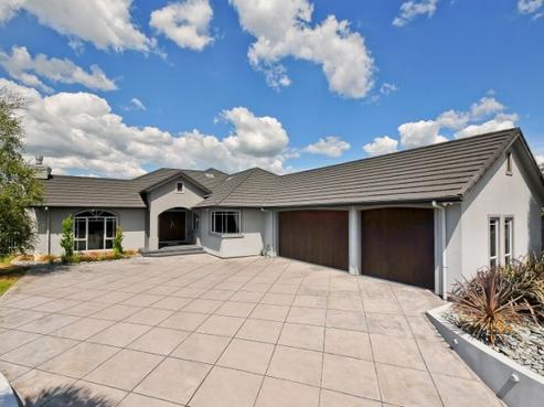 95 Huntington Drive, Huntington