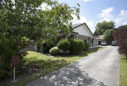 5 Hilliard Place, Leamington