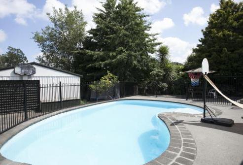 11 Sheridan Crescent, Leamington