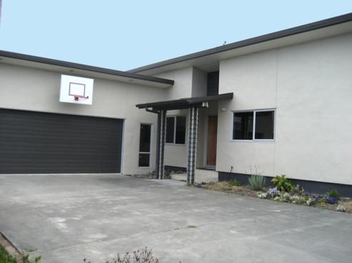 94 Farnborough Drive, Grandview Heights