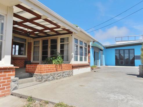 8 Acacia Drive, Levels