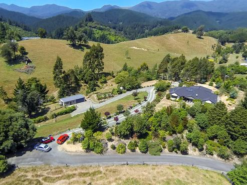 27 Frost Road, Hira