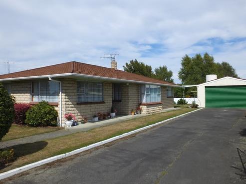 6 Whitestone Crescent, Weston