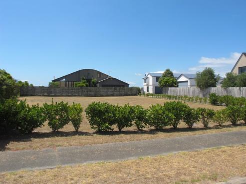 138 Puka Crescent, Matarangi
