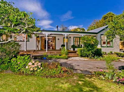 6 Westbourne Road, Murrays Bay