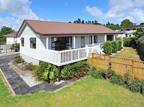 13 Carnoustie Drive, Wattle Downs