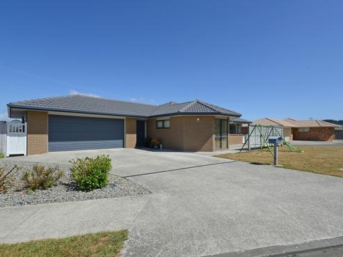 10 Percy Kinsman Crescent, Riverstone Terraces