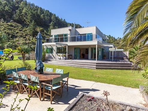 104 Omara Place, Matarangi