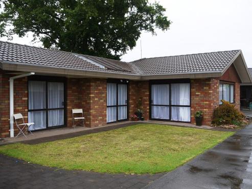 2/25 Roulston Street, Pukekohe