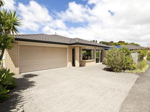 2/14 Milton Road, Orewa