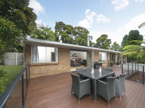 570 Scenic Drive, Waiatarua