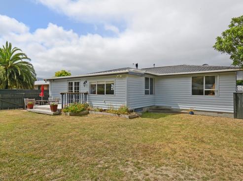 8 Kansas Grove, Totara Park