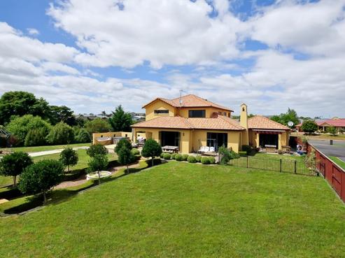 32 Saint James Drive, Huntington